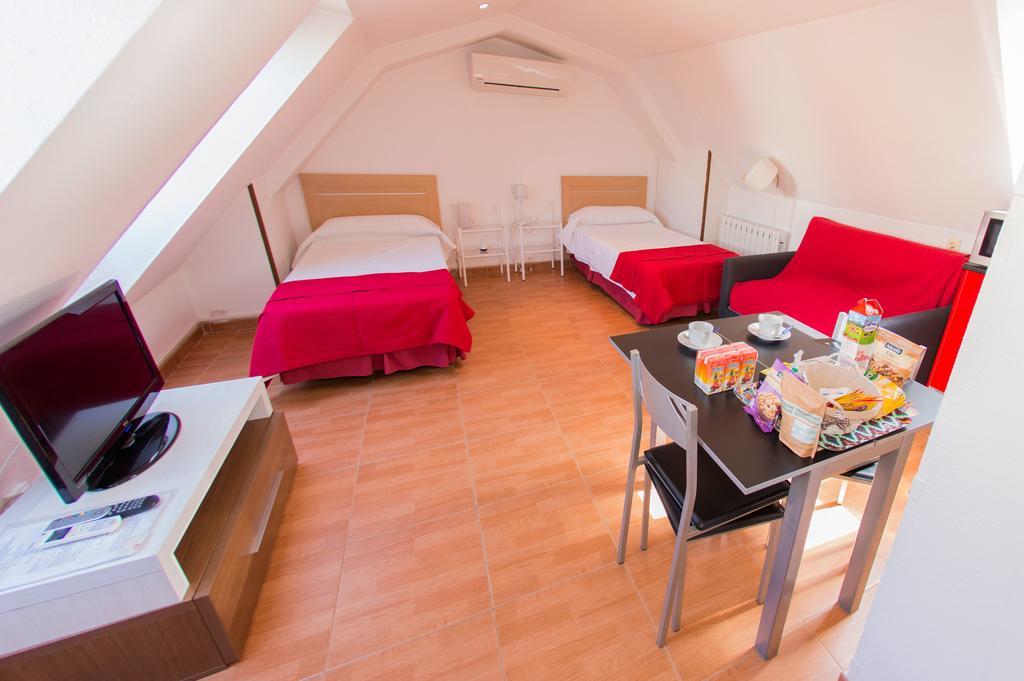 Apartamentos Madrid Centro Exterior foto
