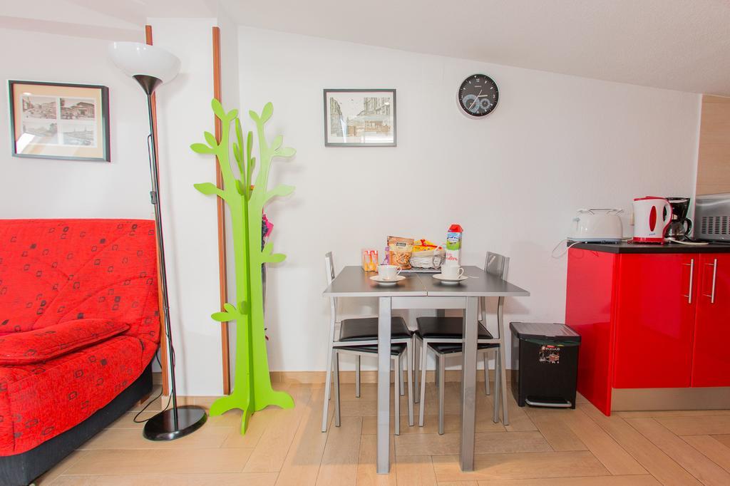 Apartamentos Madrid Centro Exterior foto